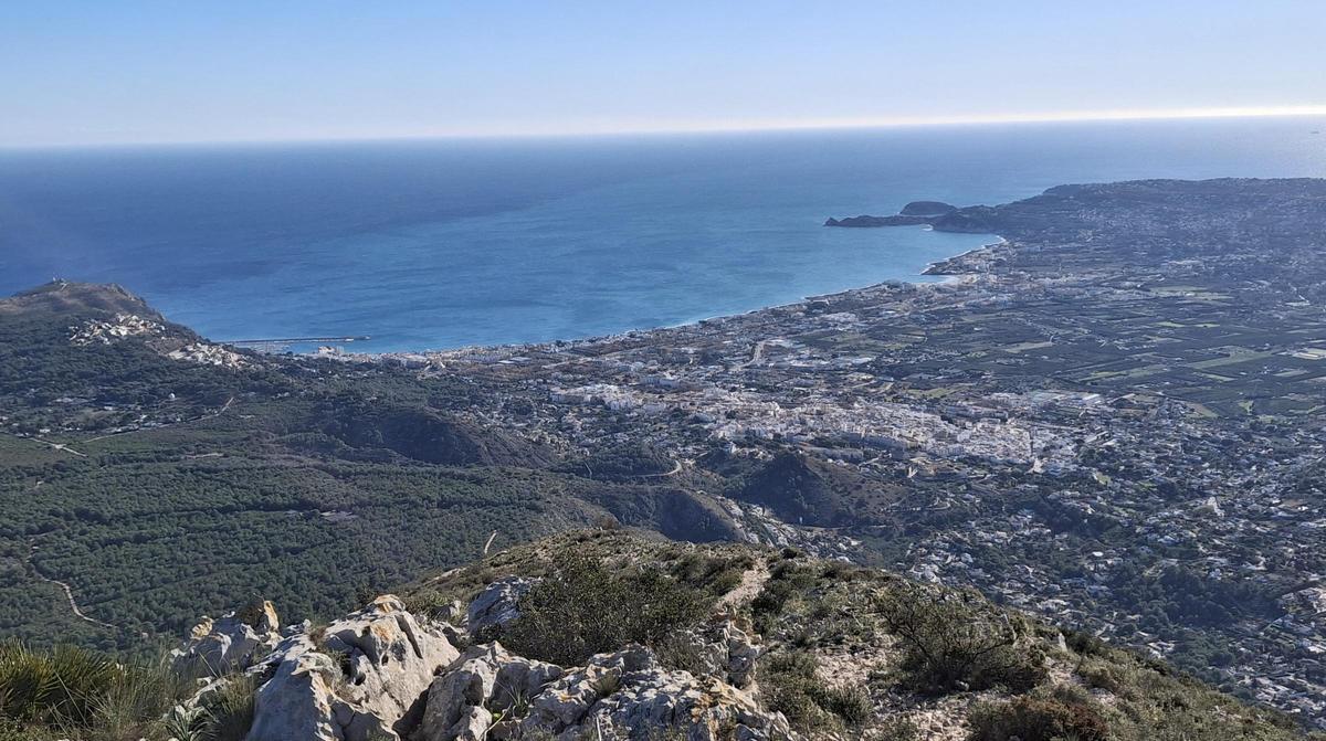 La bahía de Xàbia, desde la cima del Montgó
