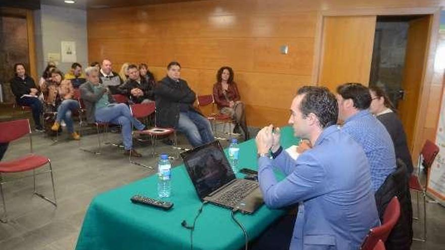 Un momento de la charla celebrada ayer en Exposalnés. // N. P.