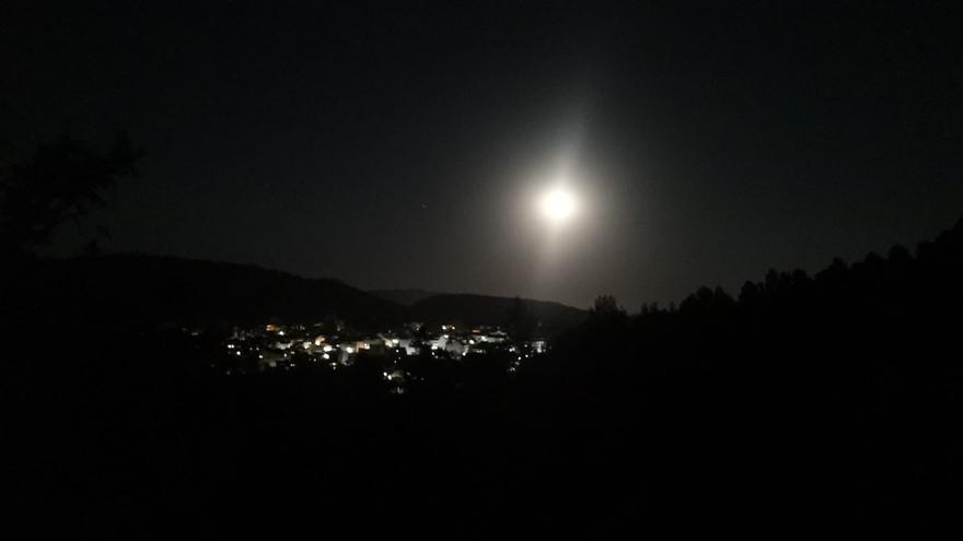 Navajas disfruta con la &#039;superluna&#039; de agosto