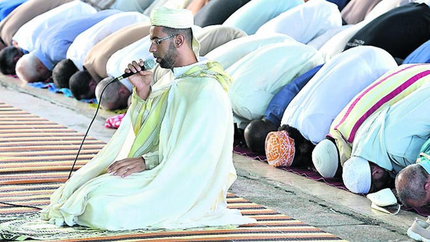 El imam en la reunión en San Fernando de Maspalomas.