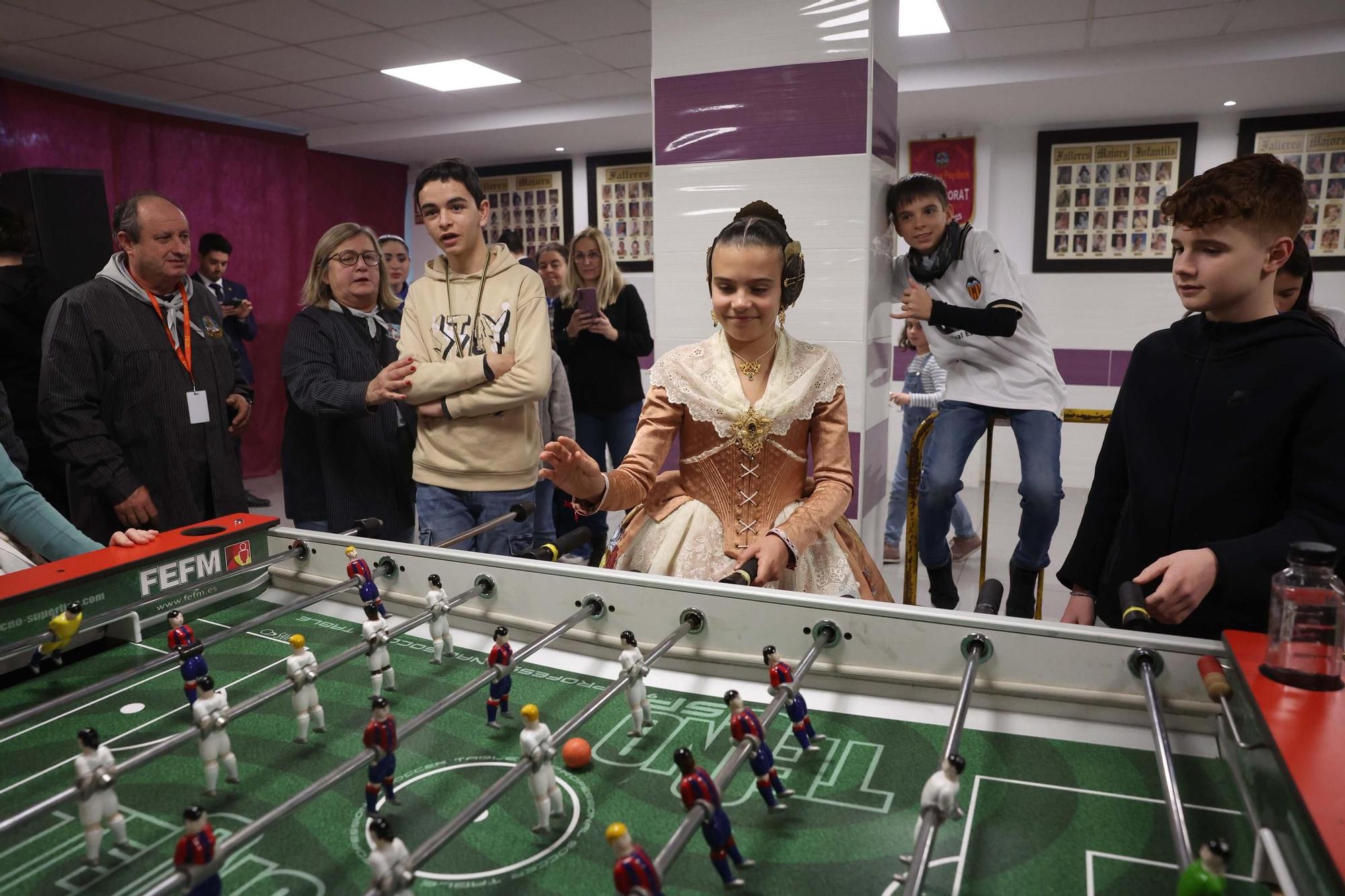 Turno de futbolín para las infantiles
