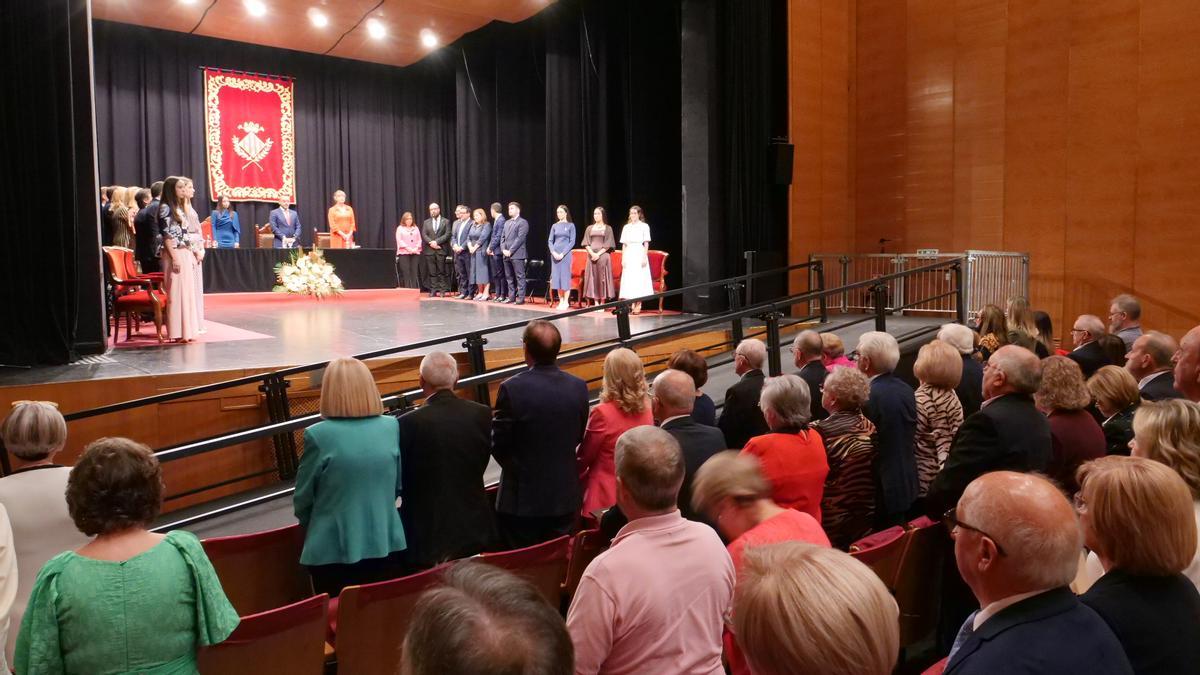 Las imágenes del homenaje a los matrimonios que celebran sus bodas de oro en Vila-real