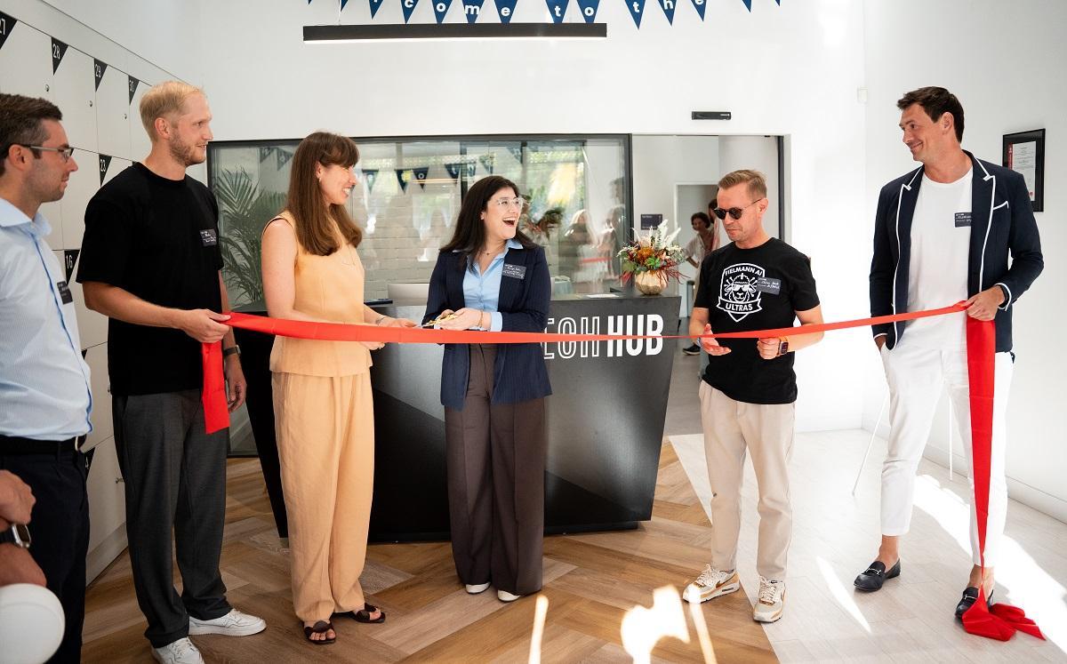 La inauguración de la oficina en Málaga de FJX Group, con sede en Abu Dabi y especializada en soluciones tecnológicas y de negocio.