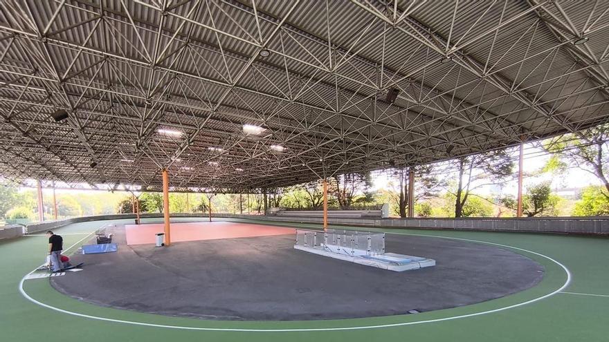 El patinódromo de Moreda renueva su pista de velocidad y estrena una de hockey