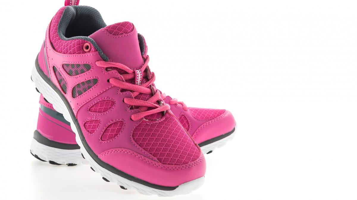 Adiós al hedor de tus zapatillas: este sencillo truco elimina los malos olores