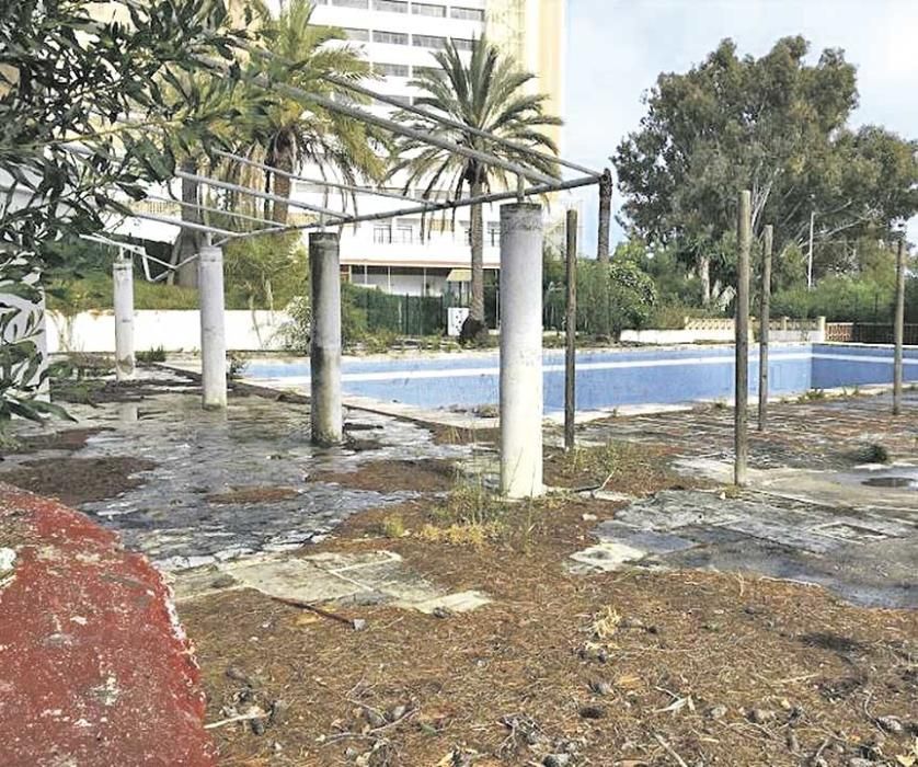 Críticas por el abandono de un espacio municipal en pleno Calas