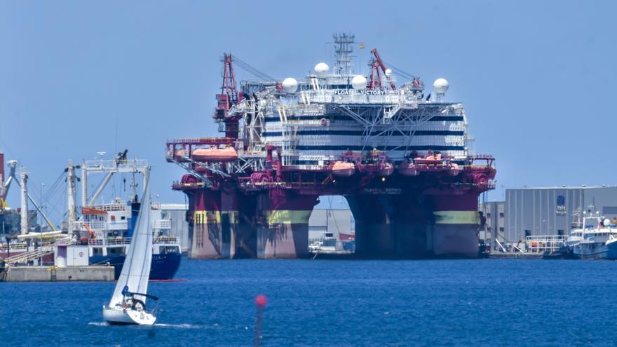 Un ‘hotel flotante’ para las perforadoras hace una parada técnica en La Luz