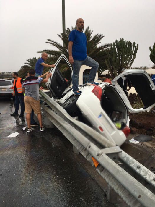 Vuelco de un vehículo en la GC-1