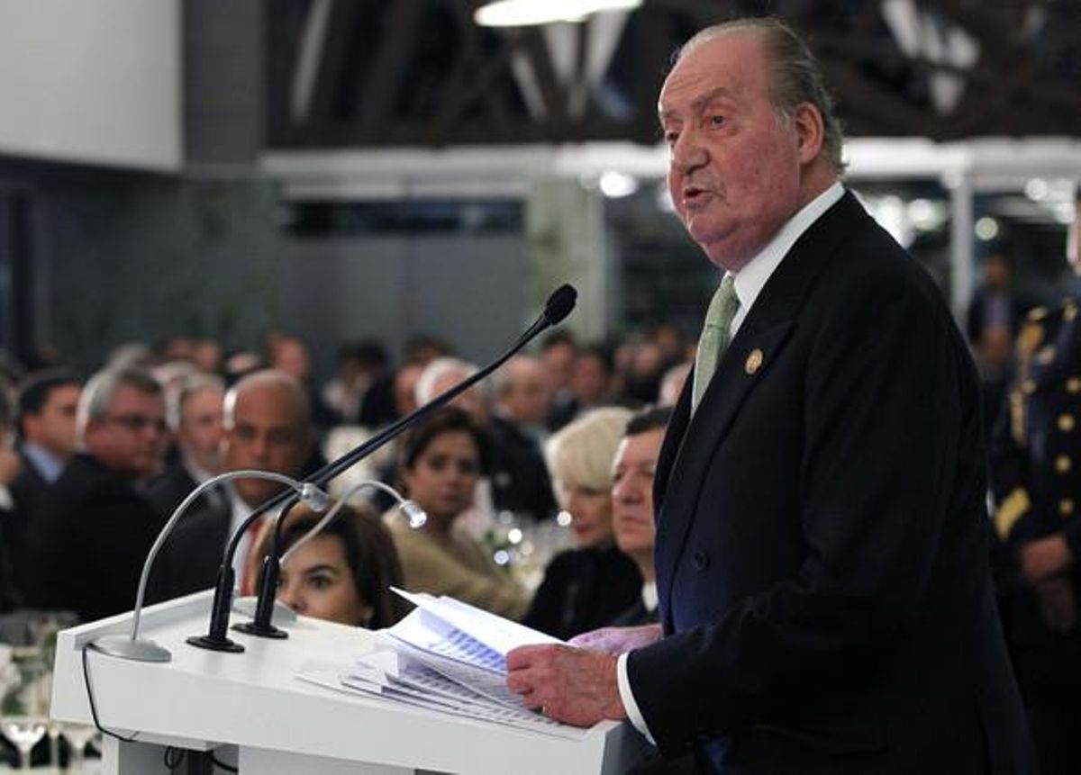 El Rei, durant el seu discurs en el sopar ofert als dirigents de la cimera iberoamericana, el dia 16 a Cadis. El Rei, durant el seu discurs en el sopar ofert als dirigents de la cimera iberoamericana, el dia 16 a Cadis.