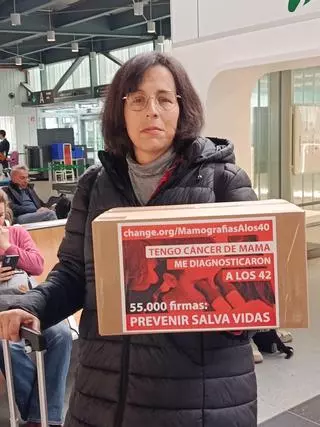 La compostelana que lleva hoy al Ministerio de Sanidad una campaña para adelantar el cribado de cáncer de mama