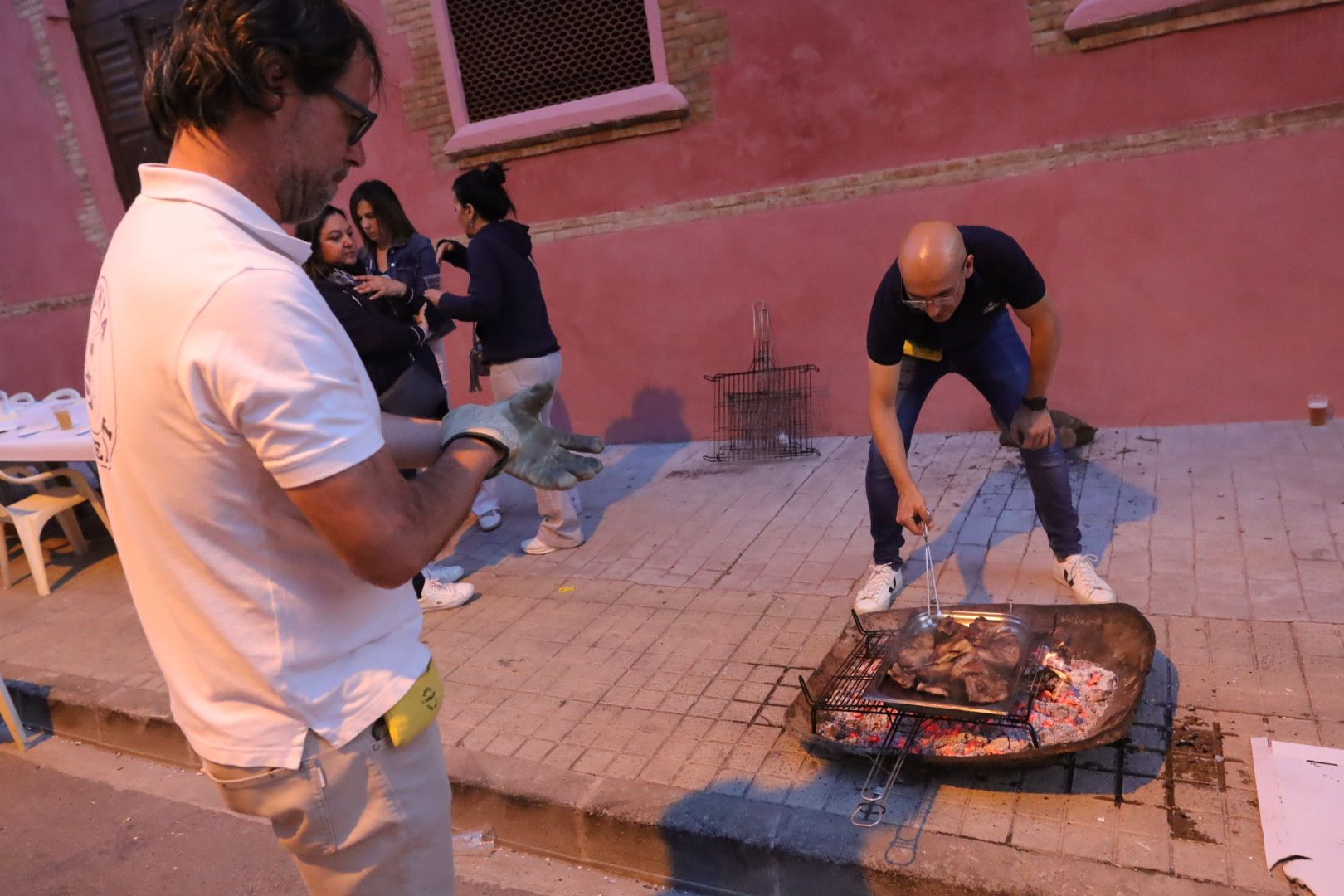 FOTOGALERÍA I Las imágenes de la Nit de la Xulla y del encuentro de elaboración de allioli de las fiestas de Vila-real