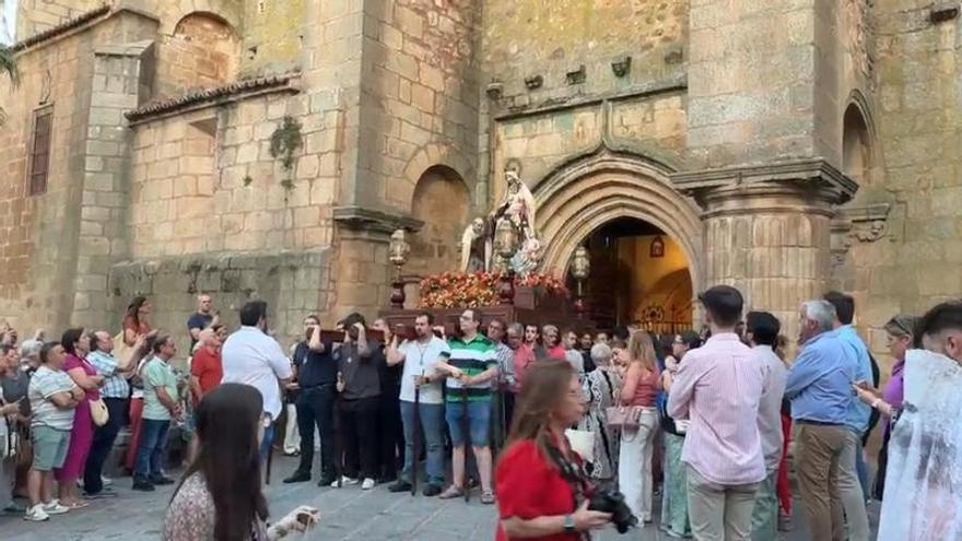 Vídeo | La Virgen del Carmen procesiona en Cáceres