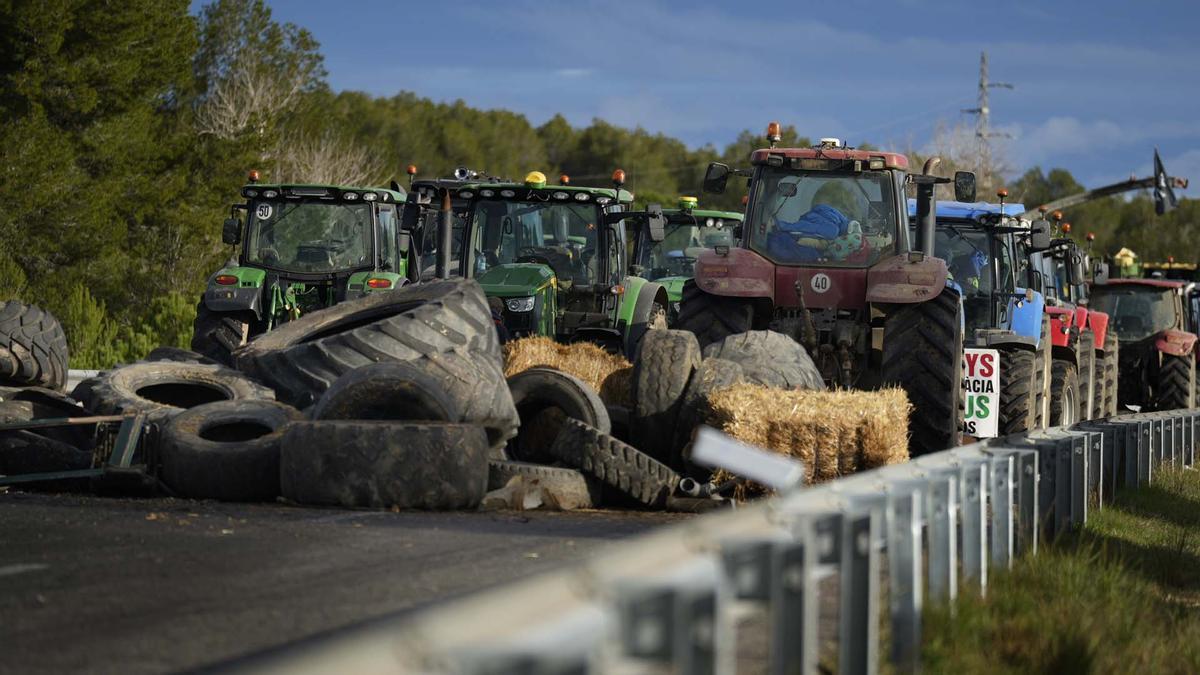 Nuevo corte de carreteras por las protestas de los agricultores de Catalunya