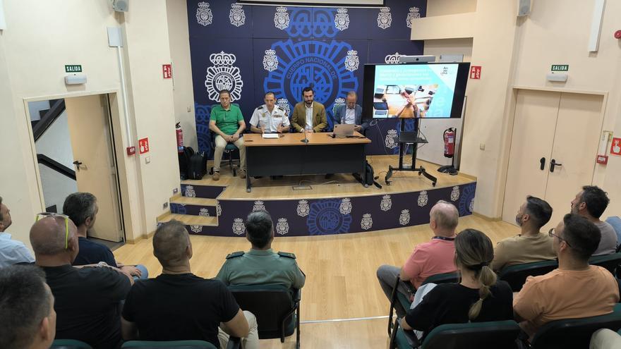 Agentes de las Fuerzas y Cuerpos de Seguridad de Mallorca participan en unas jornadas para identificar productos falsos