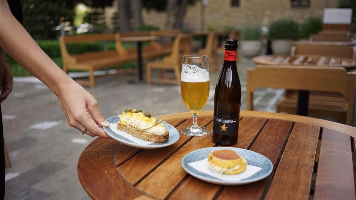 zentauroepp48995206 onbarcelona 08 07 2019 dos tapas y una cerveza inedit que se190709195617