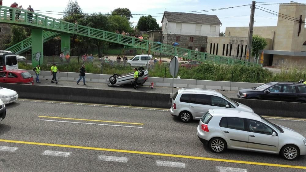 Un accidente atasca la AP-9 en sentido Vigo