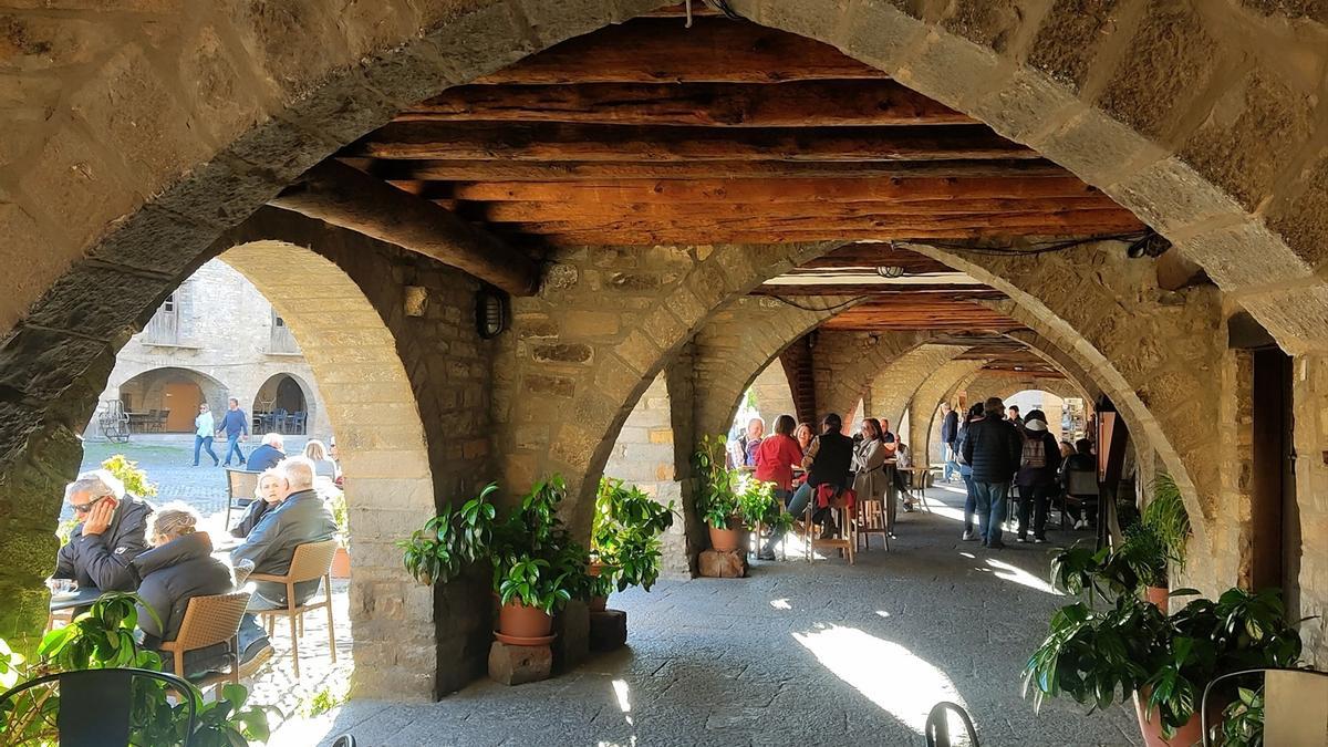 Zona de terrazas en el casco antiguo de Aínsa.