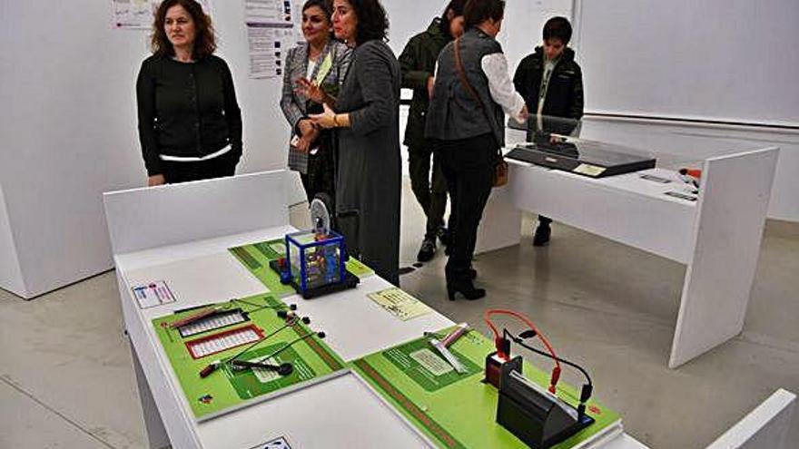 Exposición &#039;Divulgando o noso&#039;, ayer durante su inauguración en La Normal.