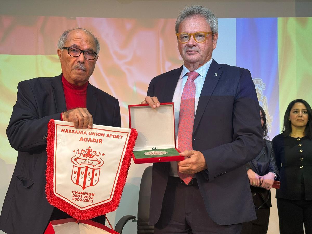 Los presidentes del Hassanian Union Sport y CD Tenerife Femenino.