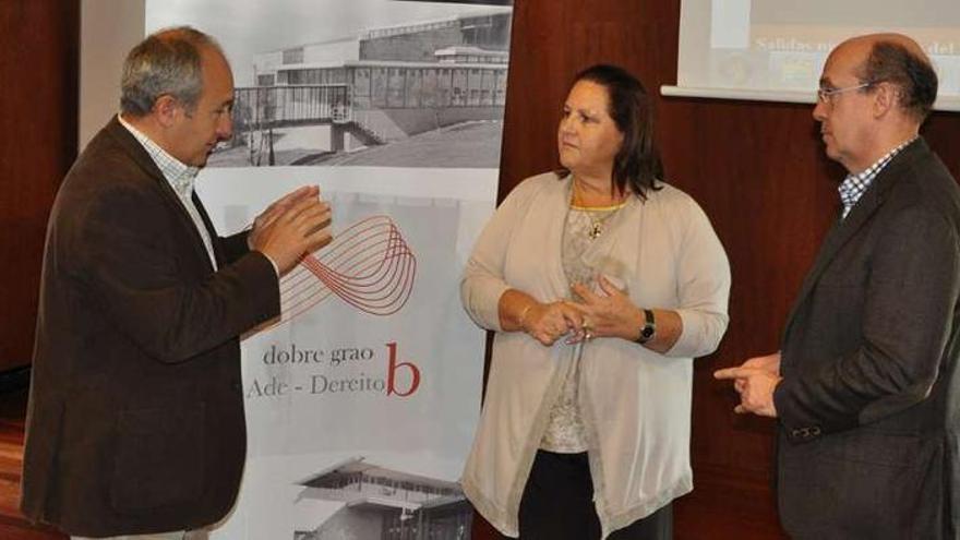 Santiago Gómez, Ana María Pita y Jorge Falagán, ayer, durante la jornada informativa.