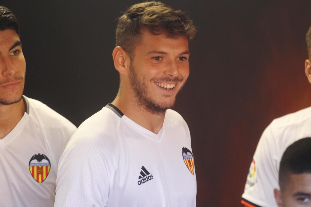 Todas las imágenes de la presentación del Valencia 2016/17