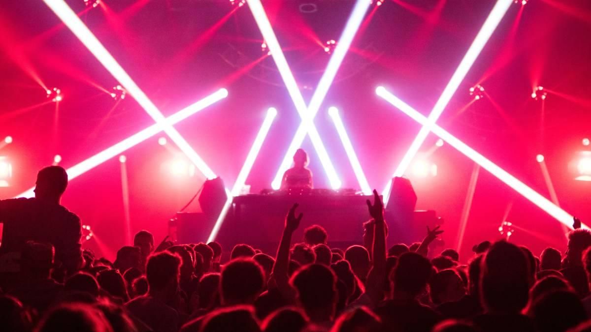 La generación Z saca entradas para las discotecas con unos cinco días de antelación.