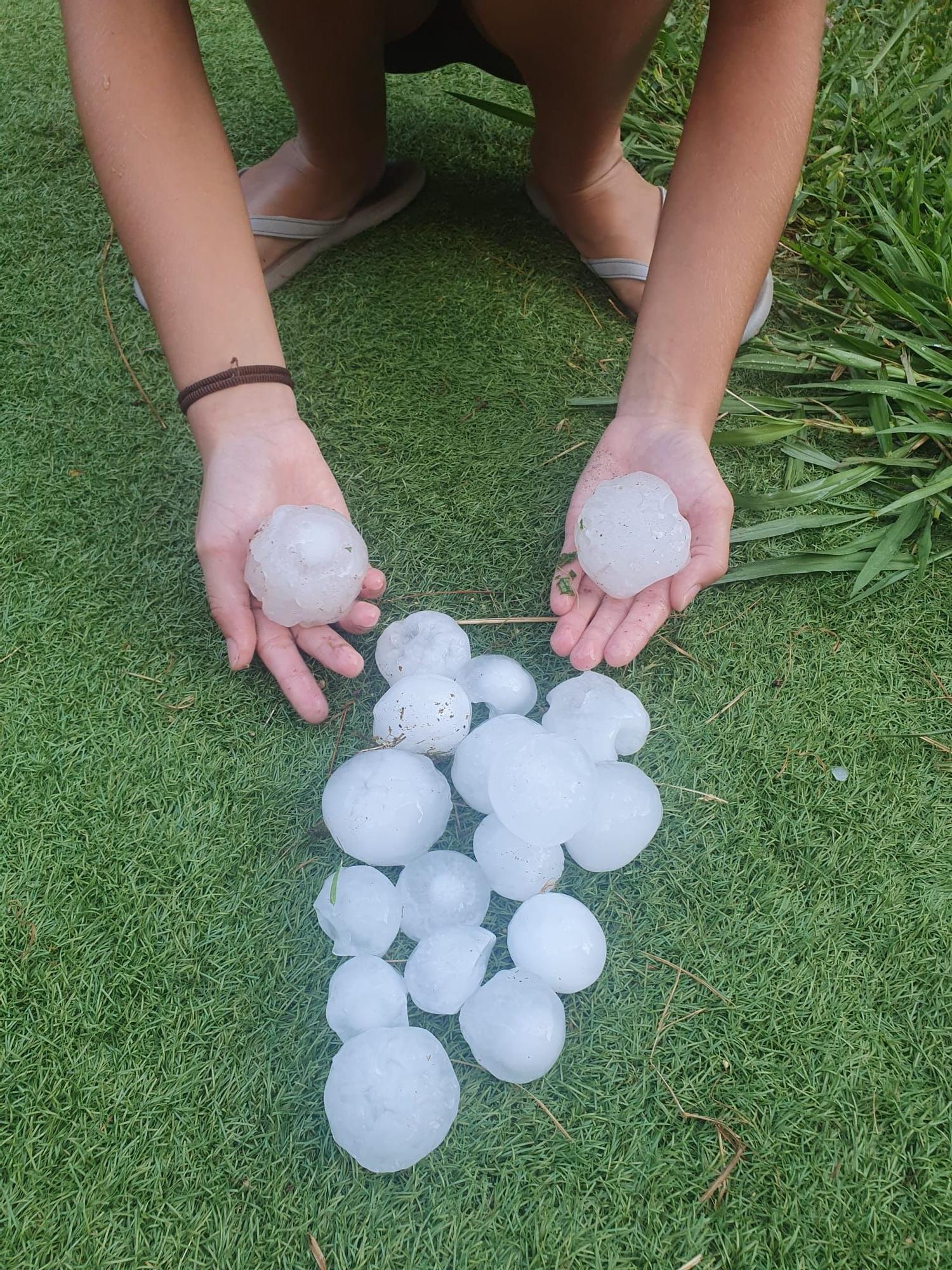 Bolas de granizo de 10 centímetros causan graves daños materiales en Vencillón (Huesca)