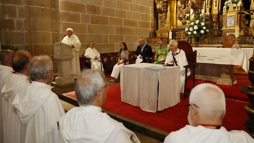 Un momento de la ceremonia, que tuvo lugar en la iglesia del monasterio de Poio. | // P. HERNÁNDEZ GAMARRA