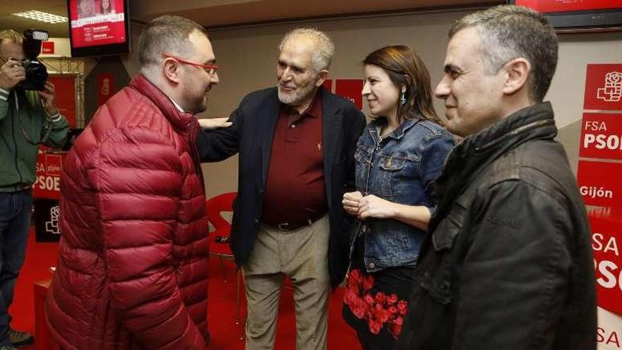 Por la izquierda, Adrián Barbón, Demetrio Madrid, Adriana Lastra e Iván Ardura, ayer en la sede socialista de Gijón.
