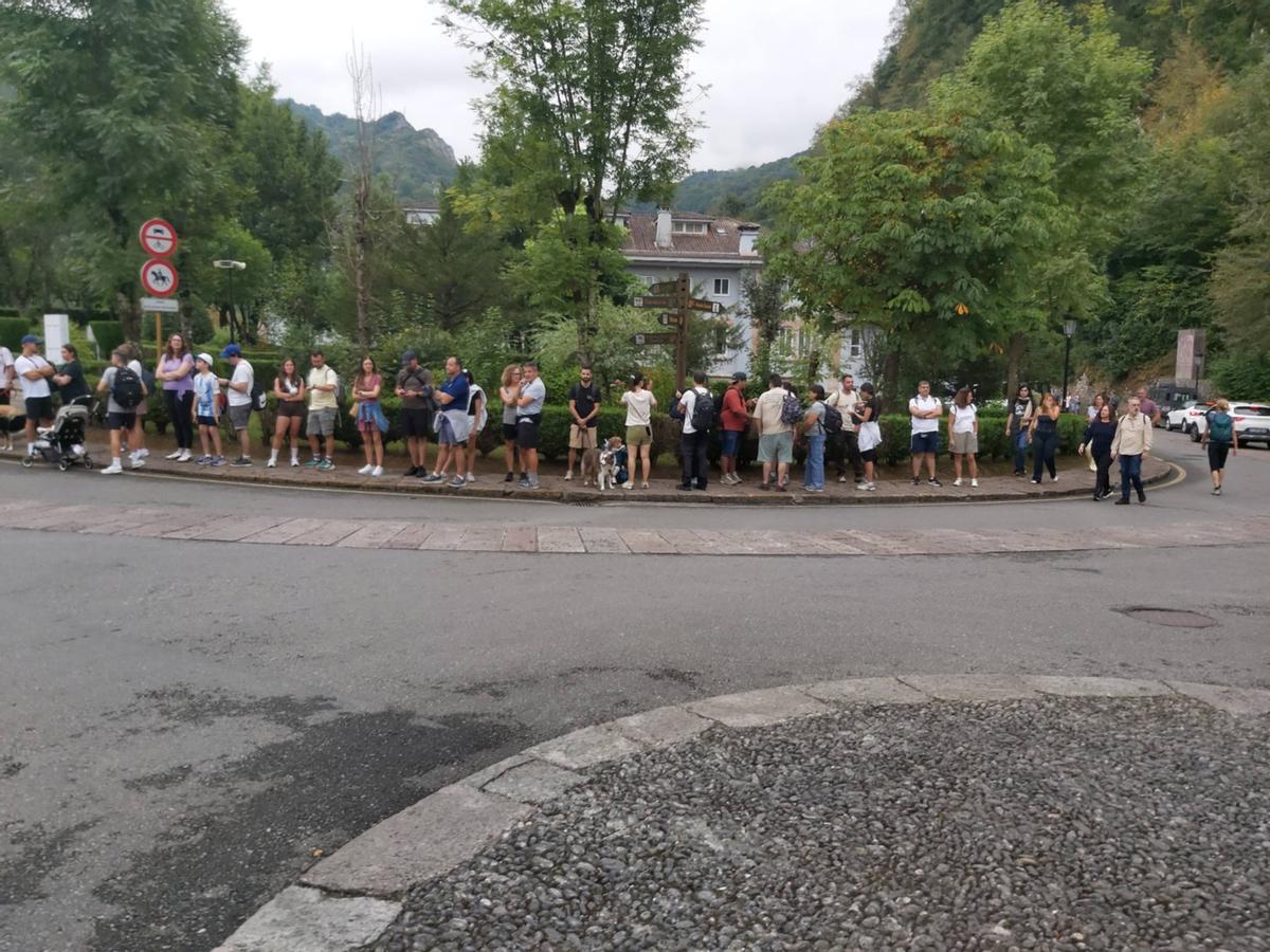 Colas en Covadonga.