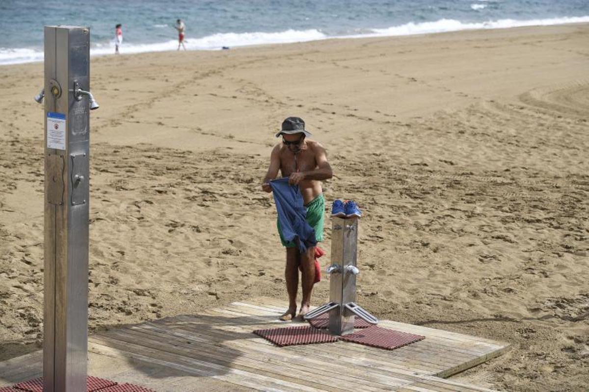 12-06-19 LAS PALMAS DE GRAN CANARIA. PLAYA DE LAS CANTERAS. LAS PALMAS DE GRAN CANARIA. METEOROLOGIA. Playa de Las Canteras. Fotos: Juan Castro. | 12/06/2019 | Fotógrafo: Juan Carlos Castro 12-06-19 LAS PALMAS DE GRAN CANARIA. PLAYA DE LAS CANTERAS. LAS PALMAS DE GRAN CANARIA. METEOROLOGIA. Playa de Las Canteras. Fotos: Juan Castro. | 12/06/2019 | Fotógrafo: Juan Carlos Castro