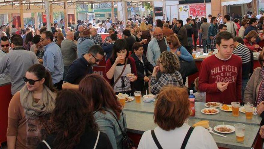 El Mesón de la Tapa, la Cerveza y el Vino cita en 31 casetas la mejor oferta de las fiestas