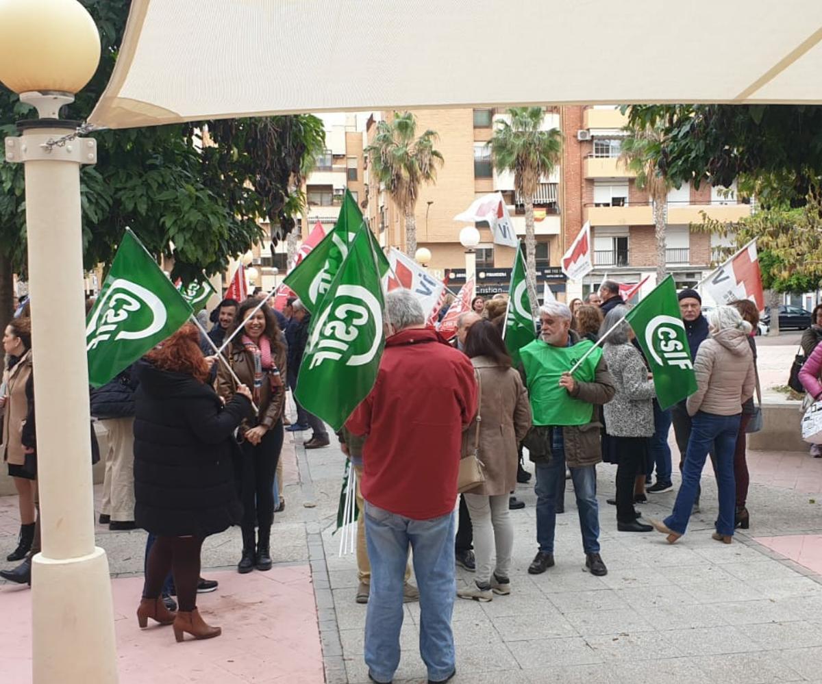 Un momento de la protesta en los Juzgados de Alicante.