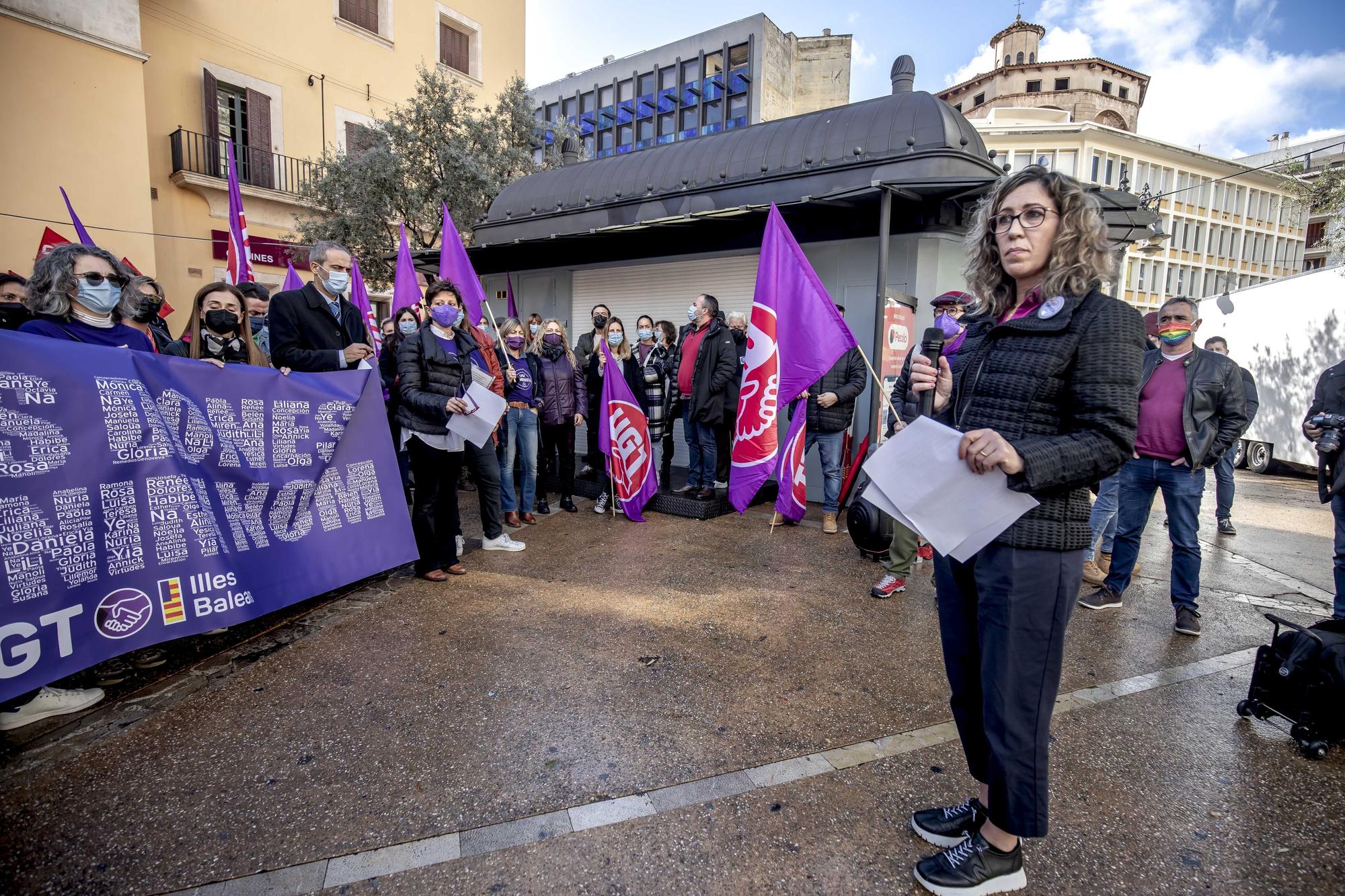 Manifestación del 25-N en Mallorca: Concentración de sindicatos en la Plaza del Olivar