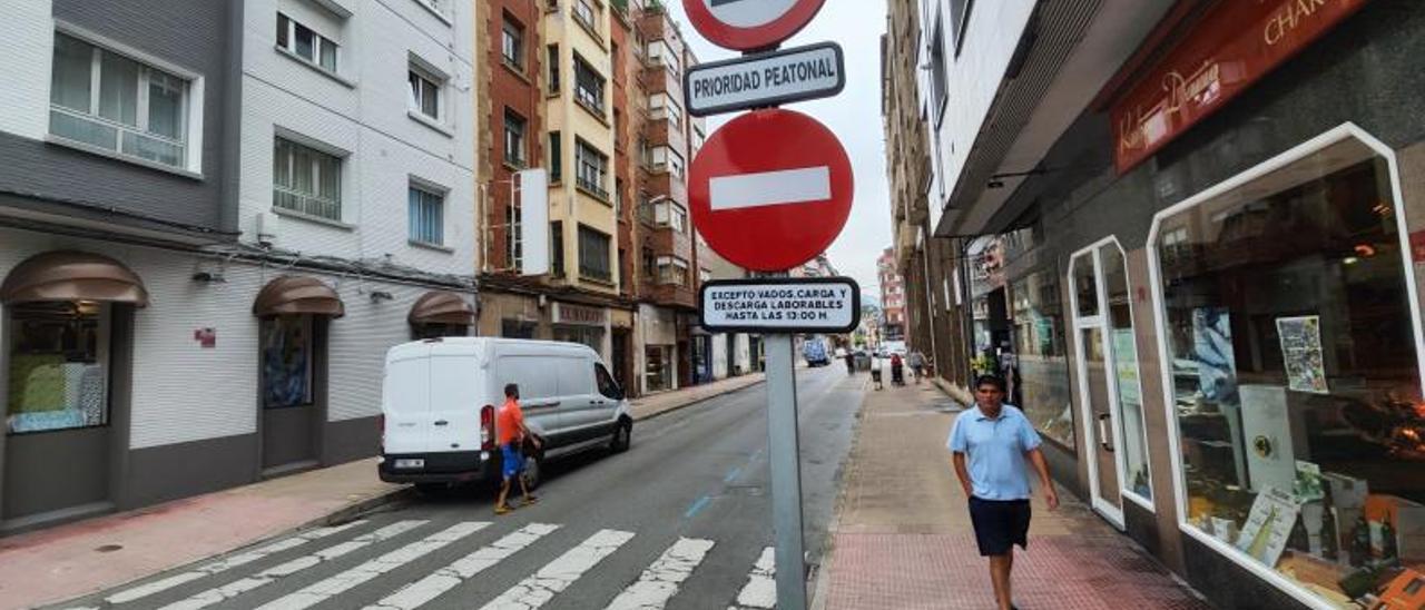 La calle Doce de Octubre, en el inicio del tramo que se va a peatonalizar desde Carreño Miranda. | A. Velasco