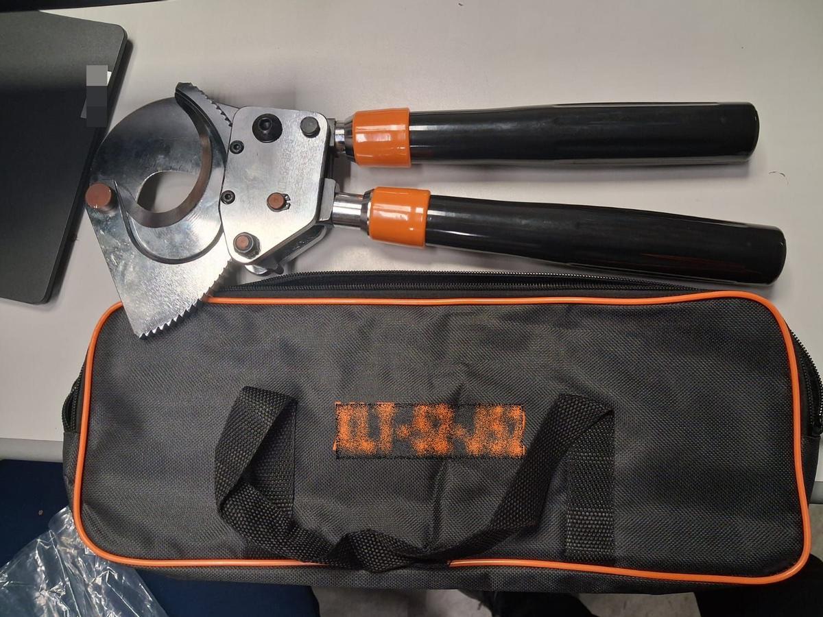 La cisalla intervinguda pels Mossos als presumptes lladres.