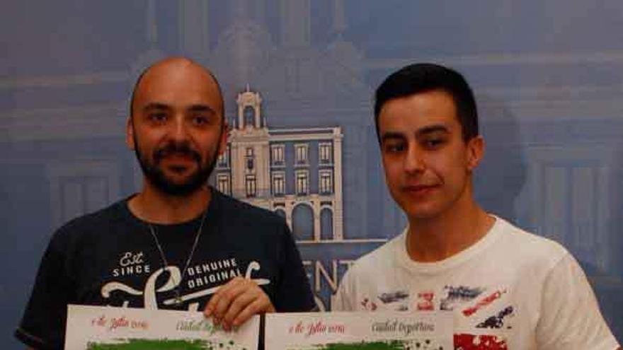 Manuel Alesander Alonso y Daniel Illán, con el cartel del torneo.