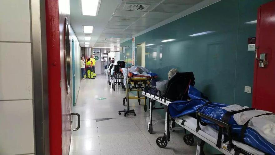 Más tiempo de espera, menos médicos y camas insuficientes: los registros 'in situ' de los trabajadores de urgencias cuestionaban los datos oficiales del HUC en 2025