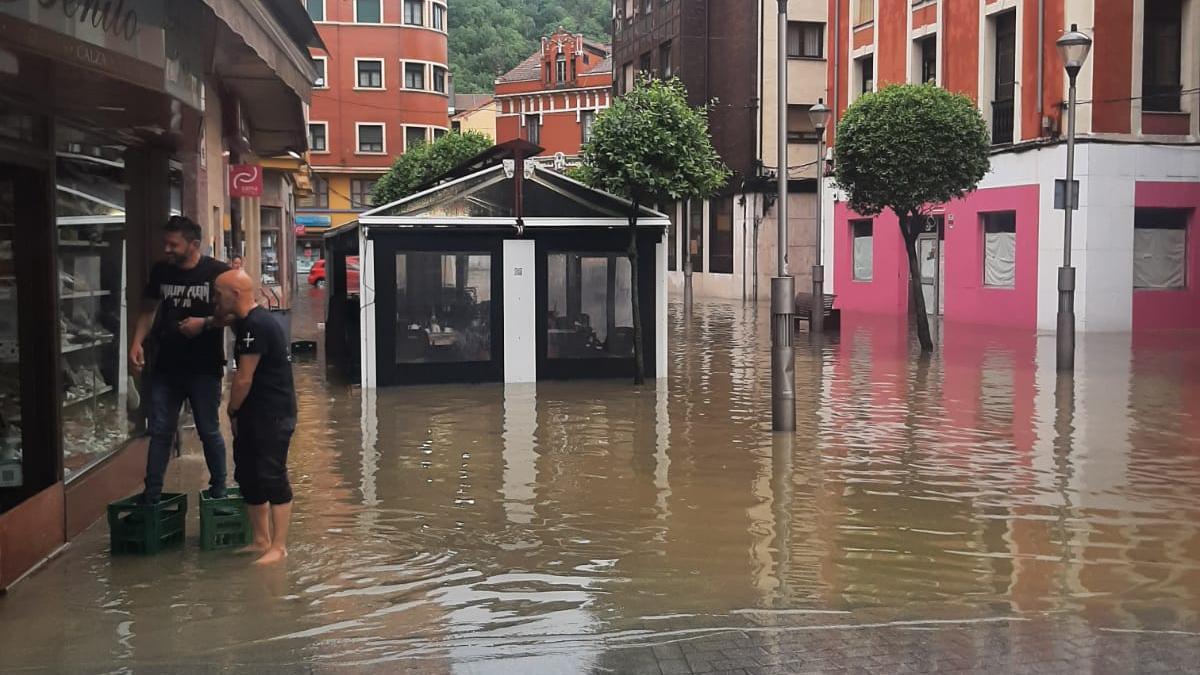 Inundaciones por las fuertes lluvias en Langreo