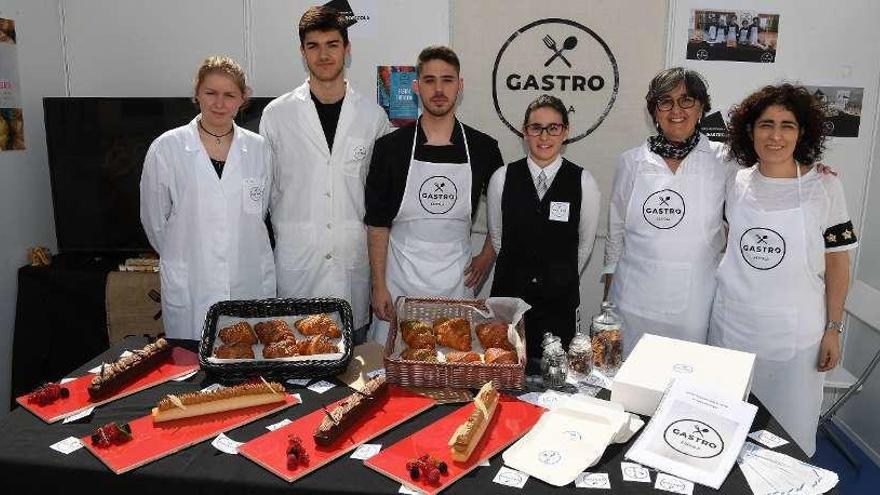 Parte do equipo de alumnos e docentes que integran o proxecto Gastroescola.