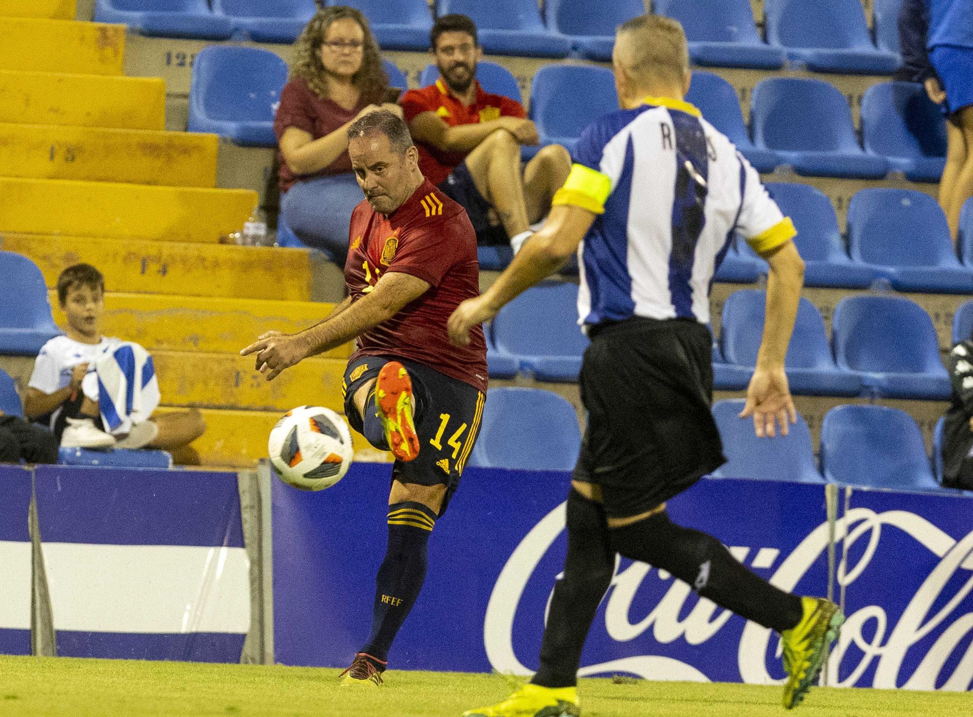 Leyendas del Hércules frente a leyendas de la Selección Española: Las imágenes del partido del Centenario