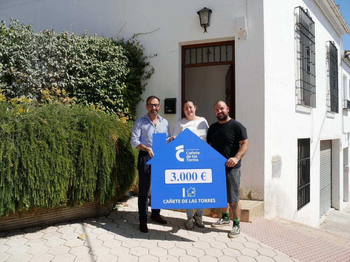 Programa de ayudas de 3.000 euros para jóvenes menores de 40 años que adquieren su primera vivienda.