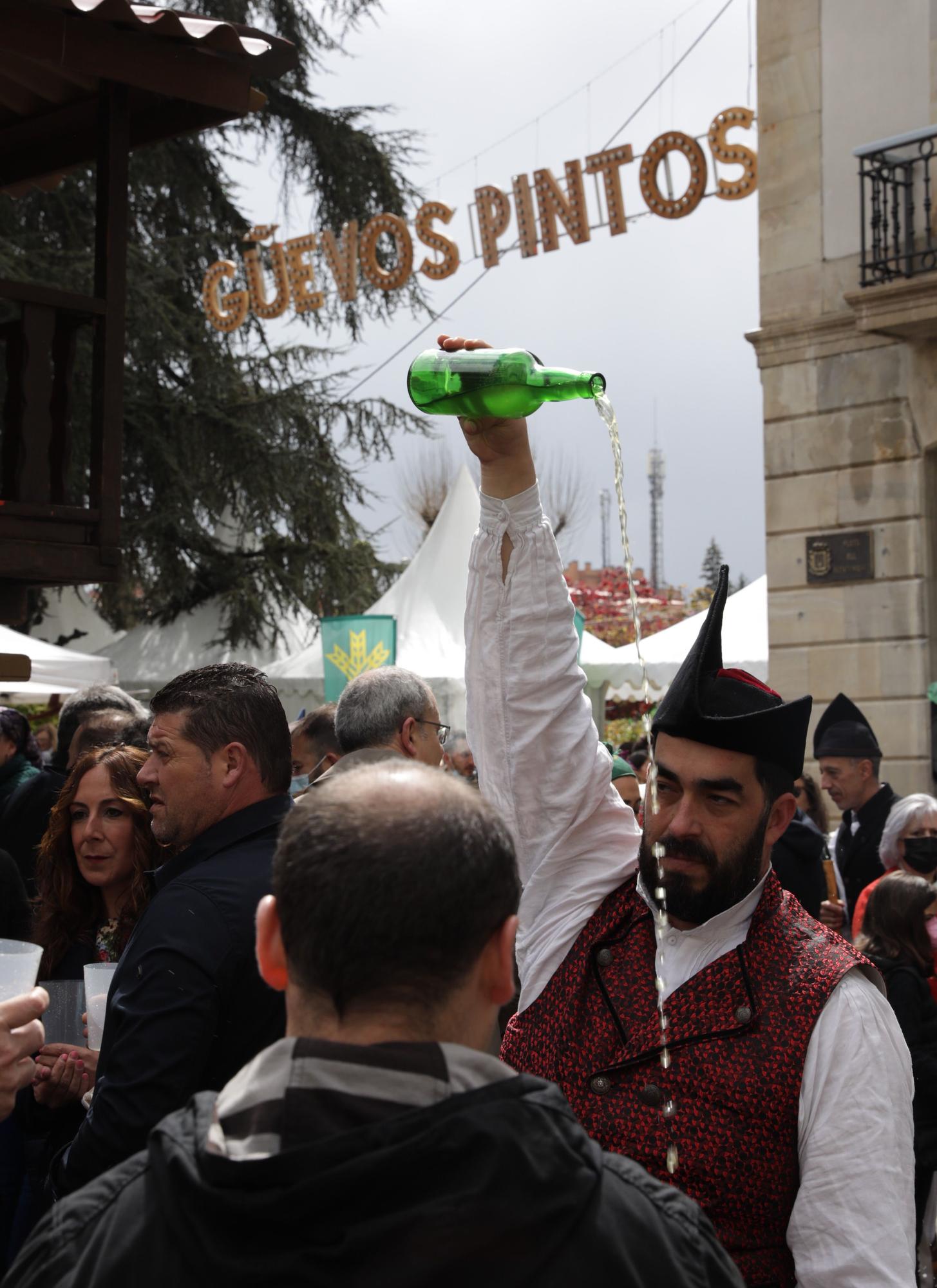 EN IMÁGENES: Así fue la fiesta de los Güevos Pintos en Pola de Siero