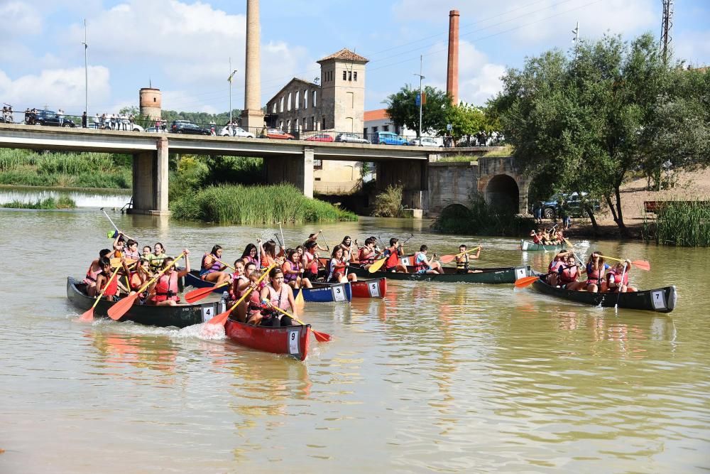 Més de 170 persones participen en la sisena Competició de Canoes al riu de Sallent