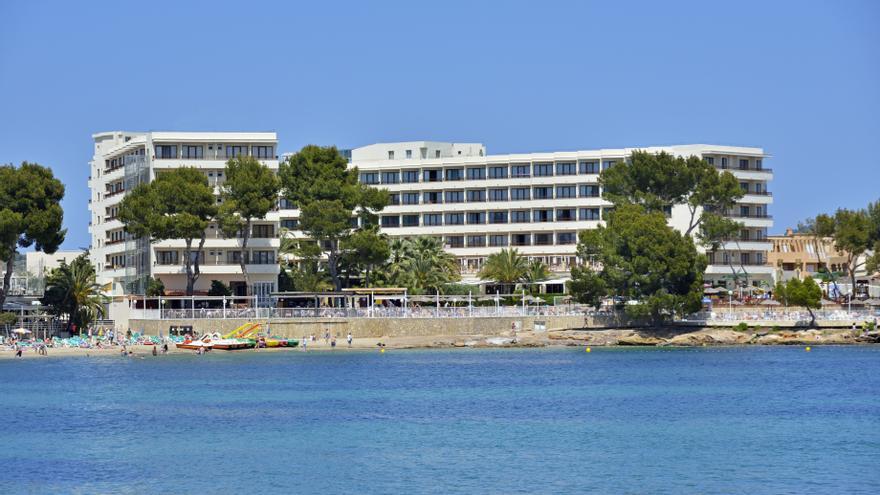 Tres hoteles de Ibiza, a la venta