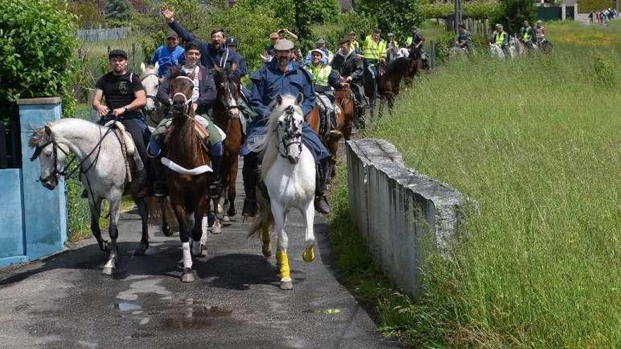 Los participantes, en plena ruta. // Noé Parga