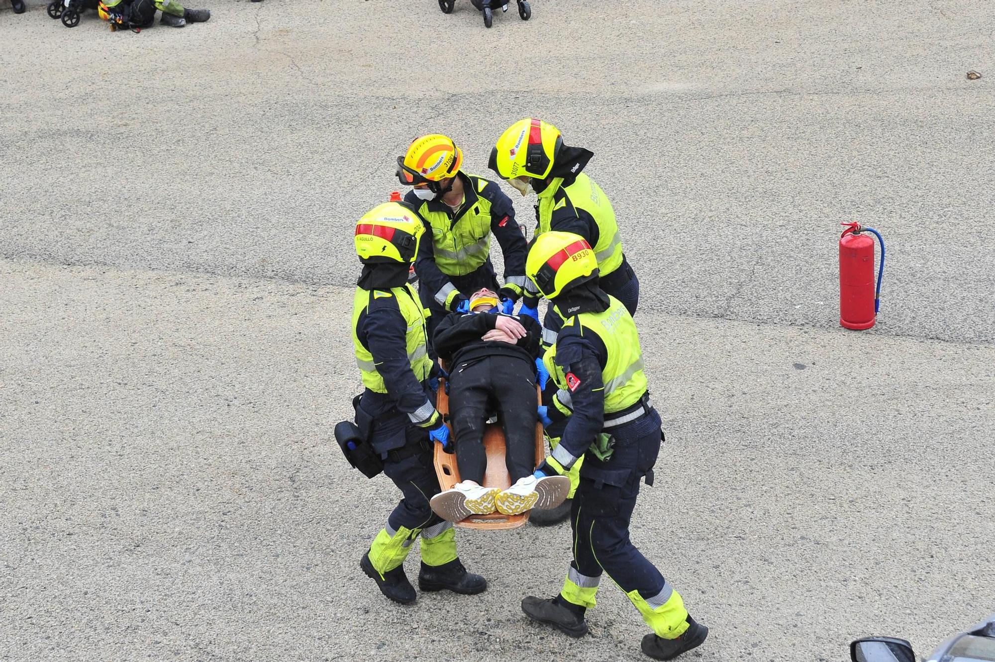 Rescates de altura para mostrar la labor esencial de los bomberos en Elche