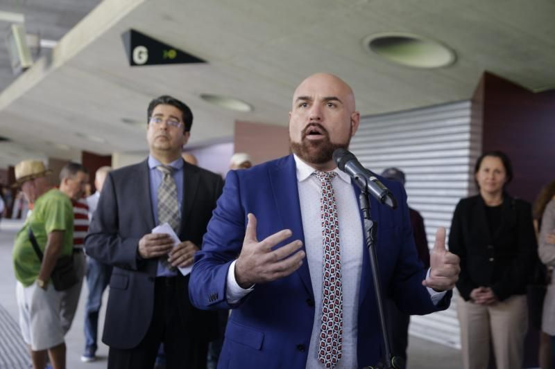 El presidente del Cabildo de Tenerife, Pedro Martín, y el director insular de Movilidad, José Alberto León, asisten a la inauguración de la estación de guaguas de Puerto de la Cruz | 22/11/2019 | Fotógrafo: Delia Padrón