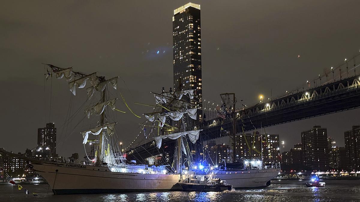 Dos muertos y 20 heridos al chocar un buque escuela de la Armada mexicana con el puente de Brooklyn de Nueva York Dos muertos y 20 heridos al chocar un buque escuela de la Armada mexicana con el puente de Brooklyn de Nueva York