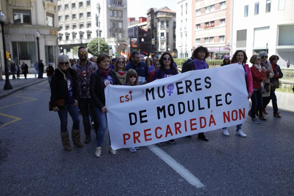 Los sindicatos minoritarios reclaman en Gijón políticas contra la precariedad